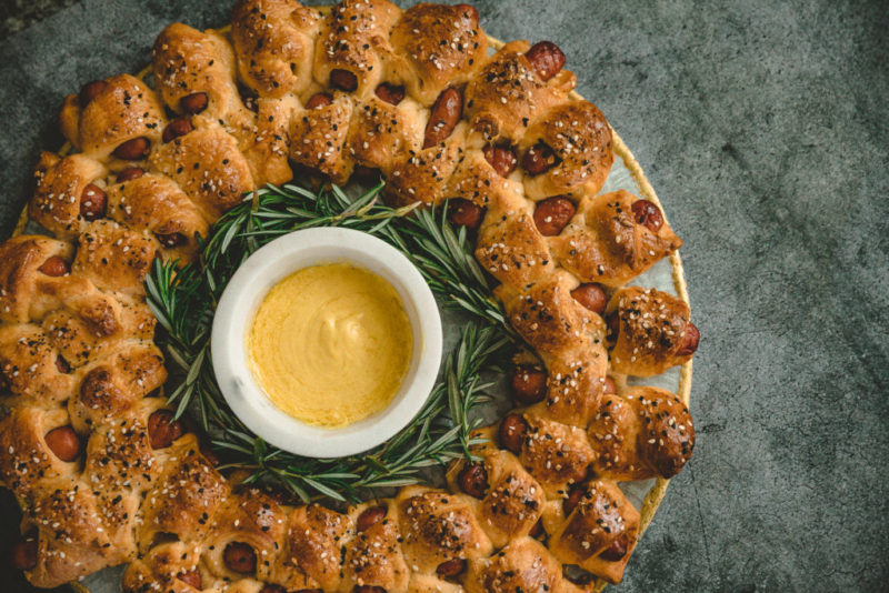 How to Make a Holiday Pigs in a Blanket Wreath