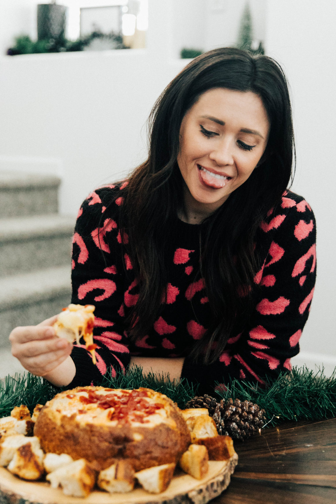 That’s amore! cheesy BREAD BOWL PIZZA DIP!