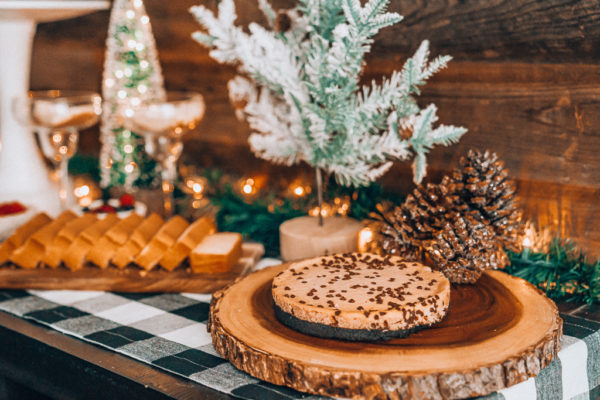 HOLIDAY PARTY INSPO: HOW TO SET UP A DESSERT BAR