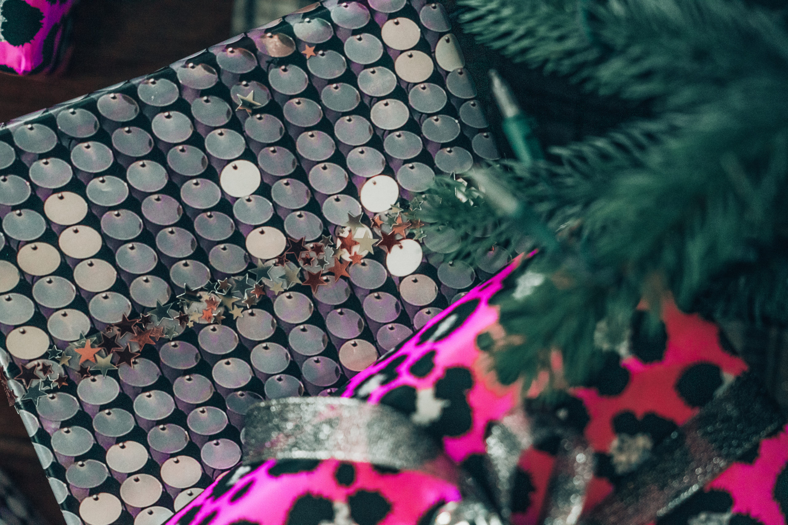 Total Tippins Takeover: personalized wrapping paper DIY.