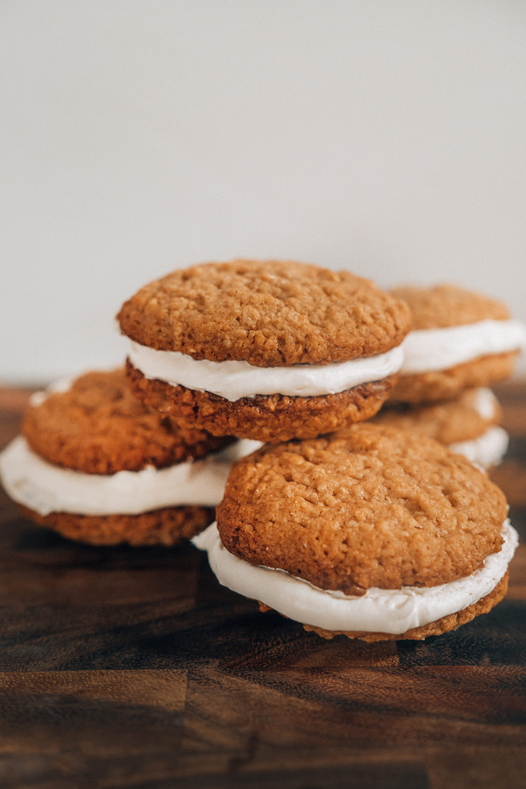 THE BEST HOMEMADE OATMEAL CREAM PIES