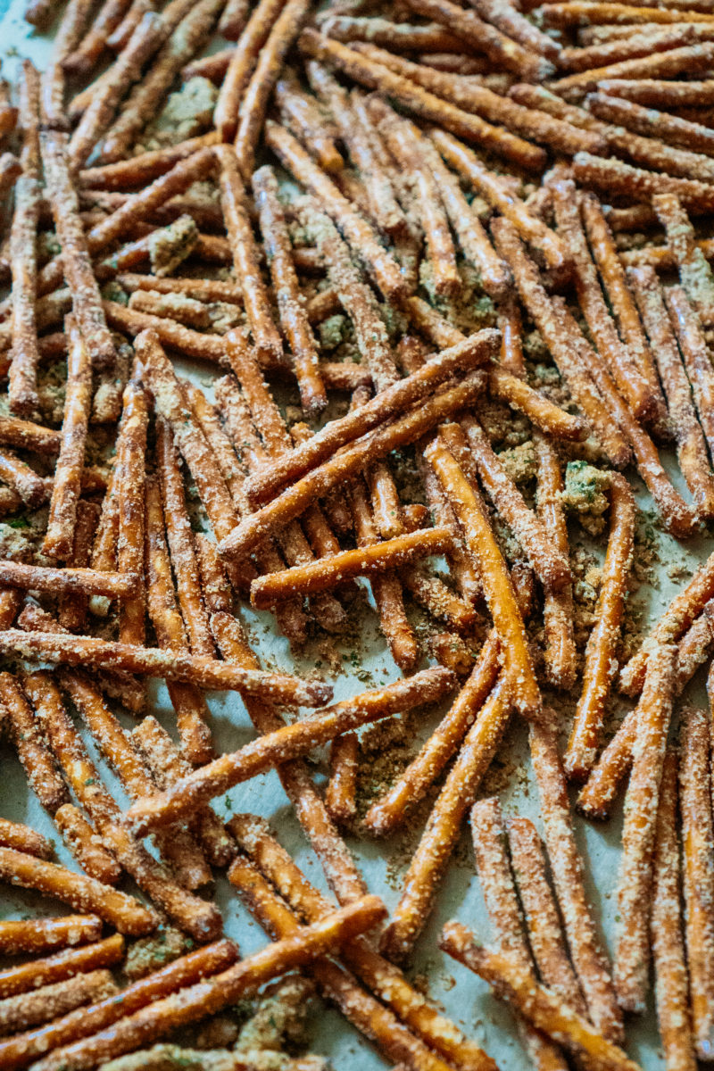 HOW TO MAKE THE FAMOUS DOT'S PRETZELS AT HOME