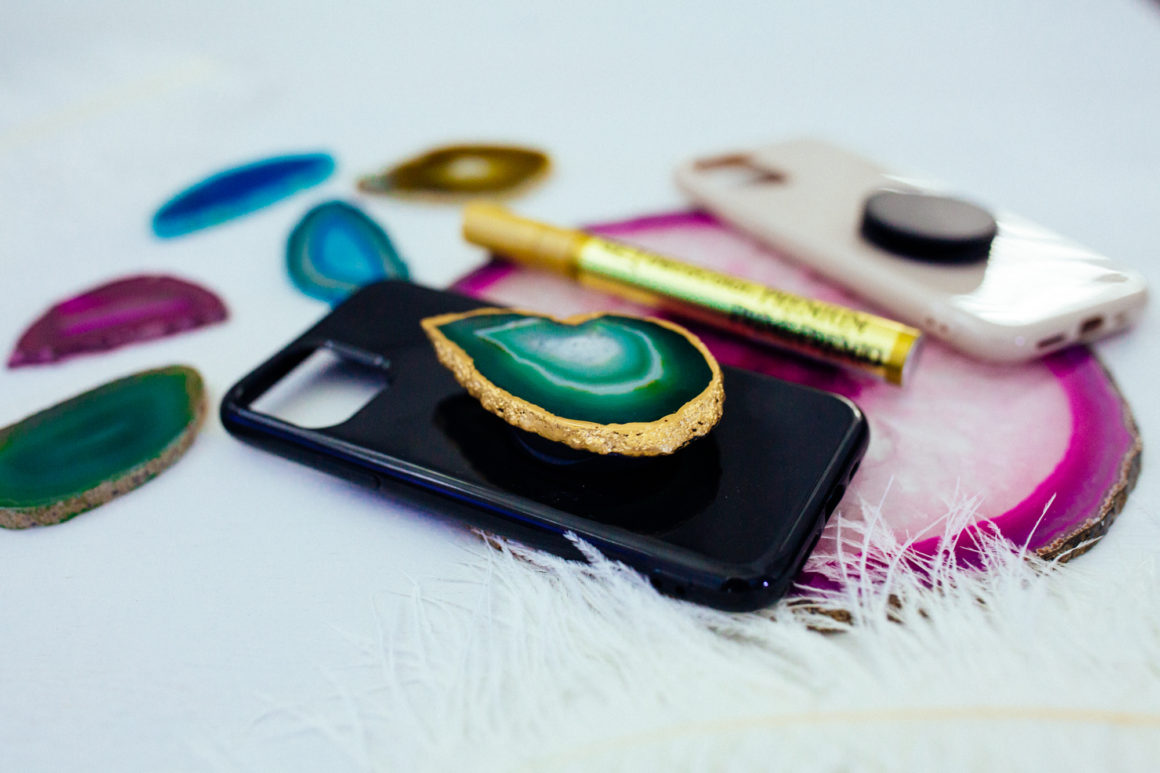 HOW TO MAKE A CHIC DIY CRYSTAL POPSOCKET PHONE CASE